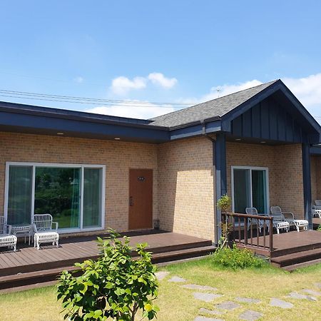 Wind Jeju Cafe & Pension Seogwipo Exterior photo