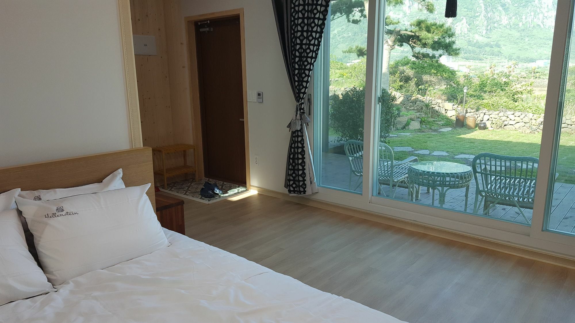 Wind Jeju Cafe & Pension Seogwipo Exterior photo