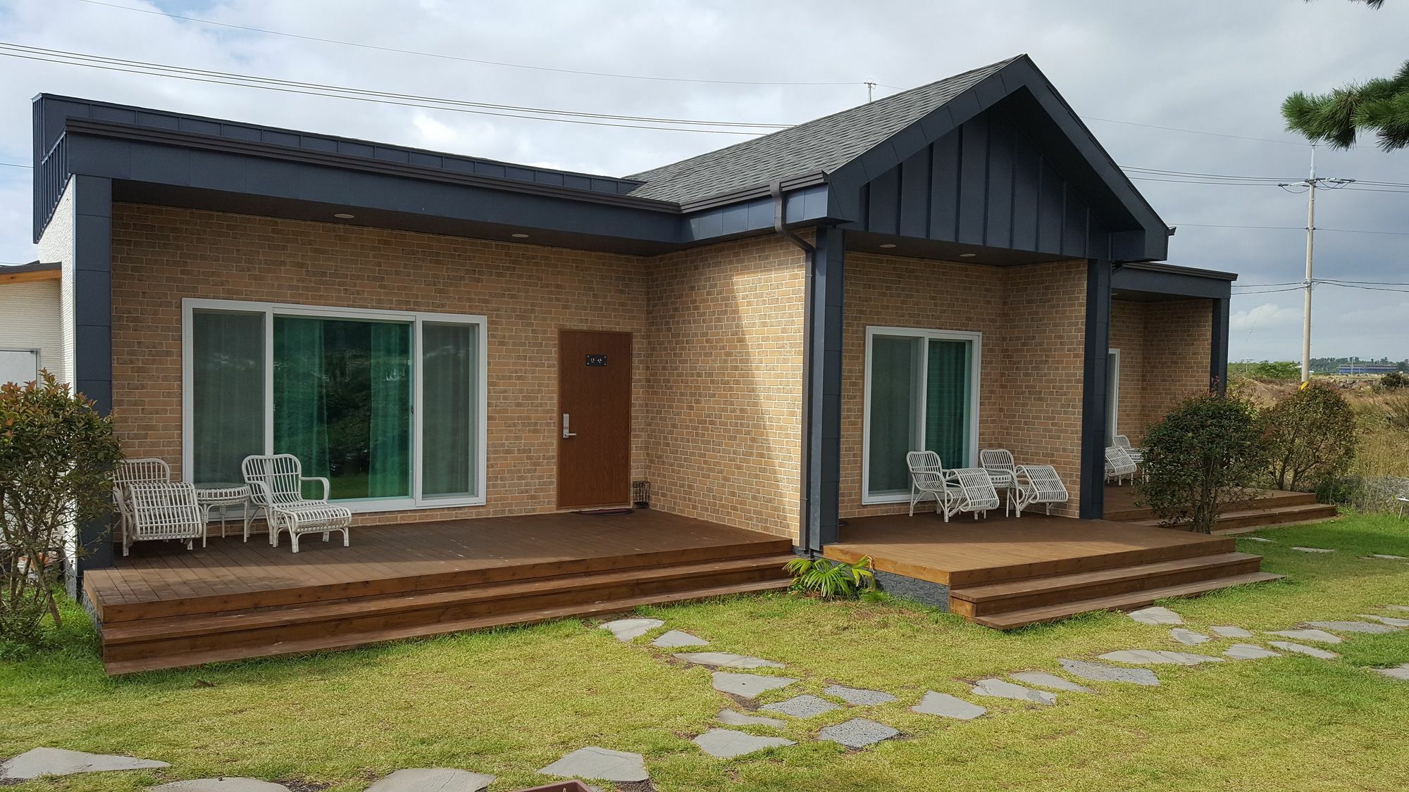 Wind Jeju Cafe & Pension Seogwipo Exterior photo